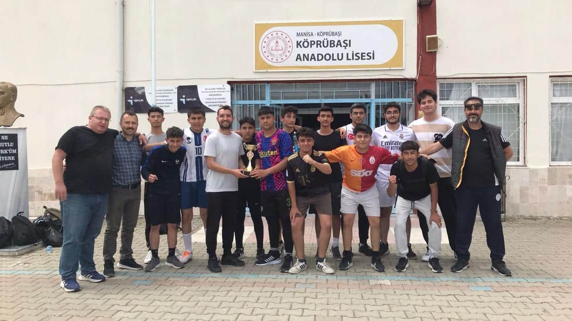 Liseler Arası Futbol Turnuvasını Kazanan Öğrencilerimizi Tebrik Ediyoruz